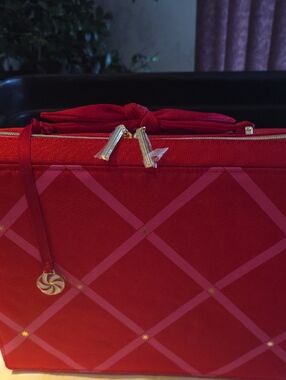 NWT Estee Lauder Square Red Quilted Tote Gold Accent Charm Double Zip 12x9x3 C